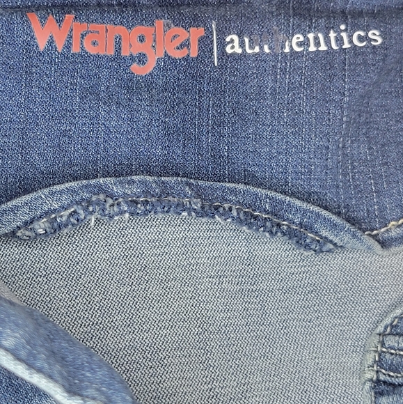 Wrangler Billie Eilish Graphic Denim Jean Jacket size Medium - Picture 6 of 9